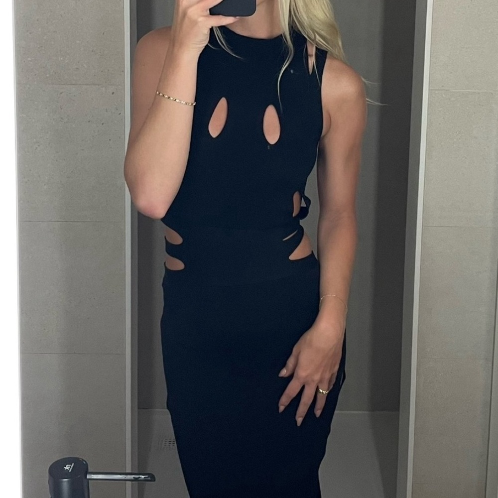 SOVERE Black Cut Out Maxi Dress